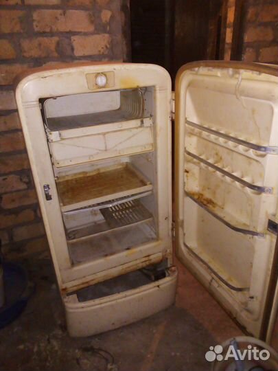 Ретро холодильник