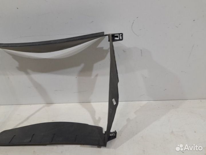 Дефлектор радиатора передний LADA X-Ray 2015