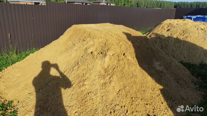 Доставка рассыпчатого грунта суглинка земли, песка