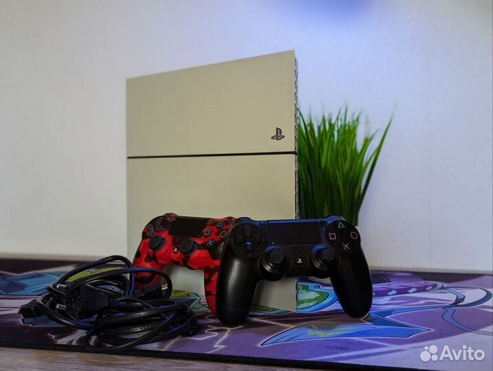 Консоль Sony PS4 белая 2 геймпада + игры