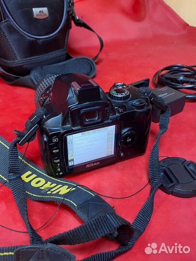 Цифровая зеркальная камер Nikon D40