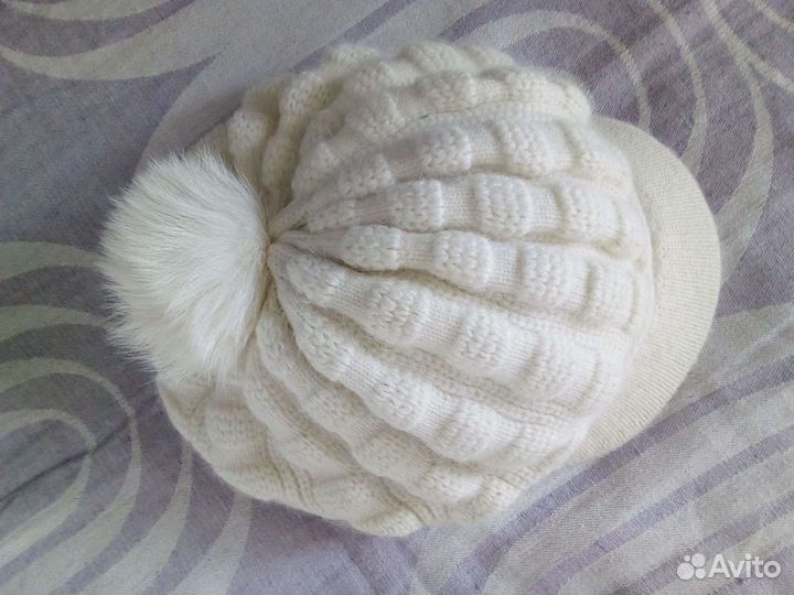 Шапка вязаная с козырьком