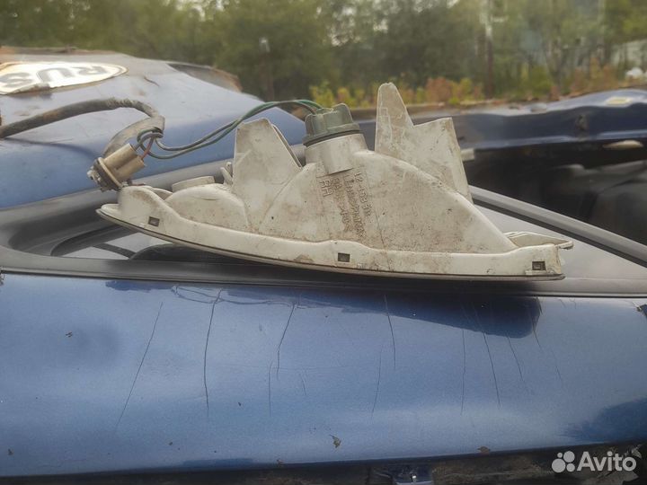 Мезда 323 1994 по 2001 фонарь правый левый