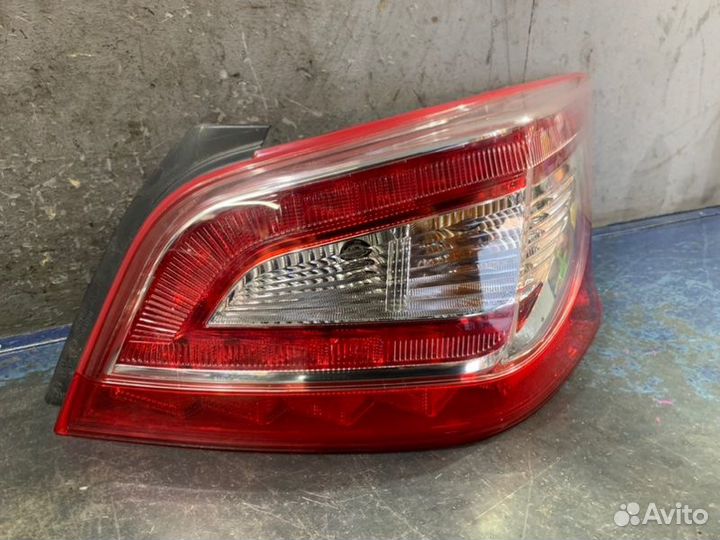 Фонарь правый Nissan Teana L33