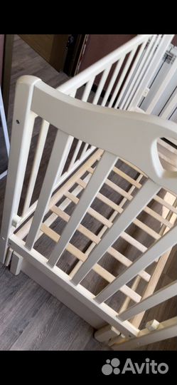 Детская кроватка с продольным маятником