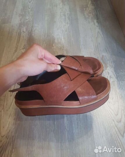 Сандалии на платформе 38