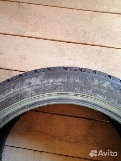 Bridgestone Blizzak VRX 235/45 R18
