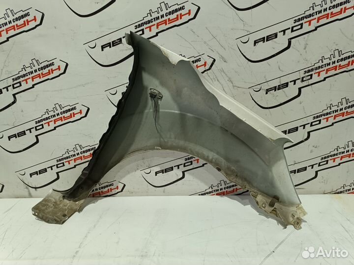 Крыло mazda verisa DC5R DC5W D46152211 переднее левое белый, 34K NA6073