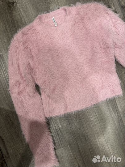Свитер пушистый розовый без изъянов