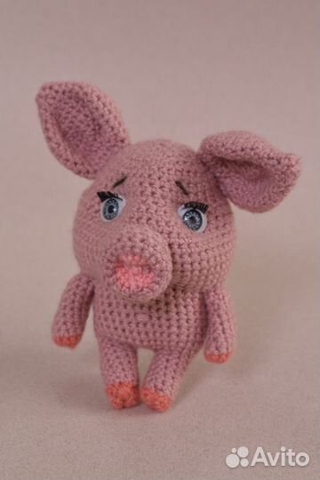 Вязаная игрушка Свинка Кокетка