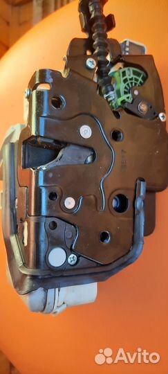 Замок перередней левой двери Audi Q 7 4M1837015G