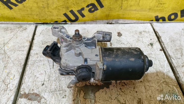 Моторчик дворников передний Тойота Авенсис