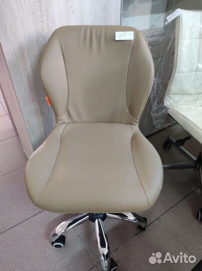 Офисное кресло