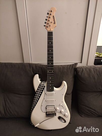 Электрогитара с комбоусилителем