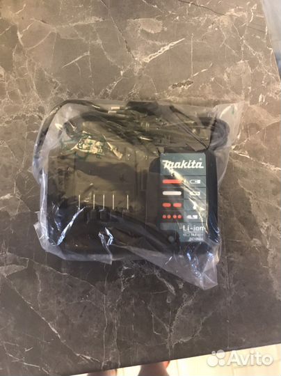 Зарядное устройство makita