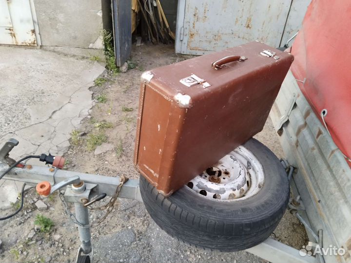 Чемодан советский фибровый