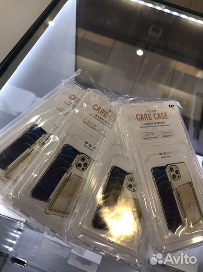 Чехол на iPhone 11 с отделением для карт