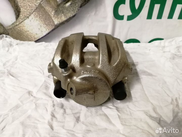 Передний правый суппорт BMW 1 (E87), 3 (E90)