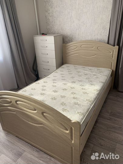 Кровать б/у