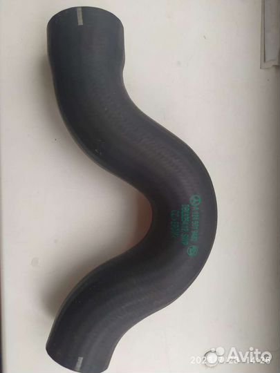 Патрубок радиатора Mersedes-Benz E320 W124