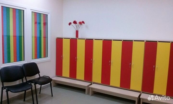 Шкафчики со скамейкой