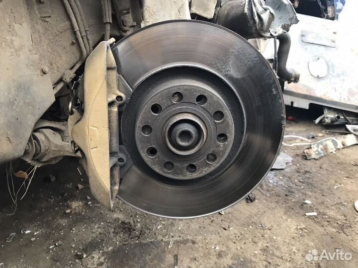 Ауди а8 4.2л.передние тормозные диски и суппорта