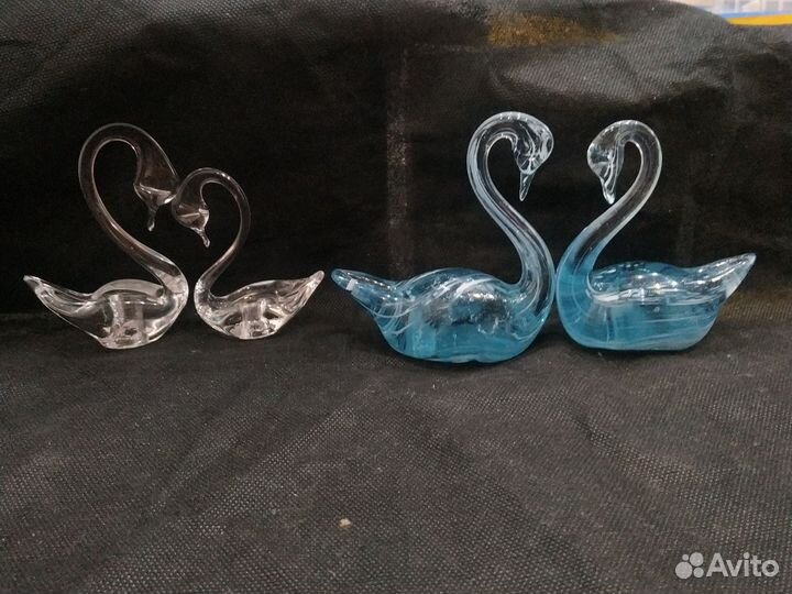 Хрустальные и стеклянные фигурки лебедей