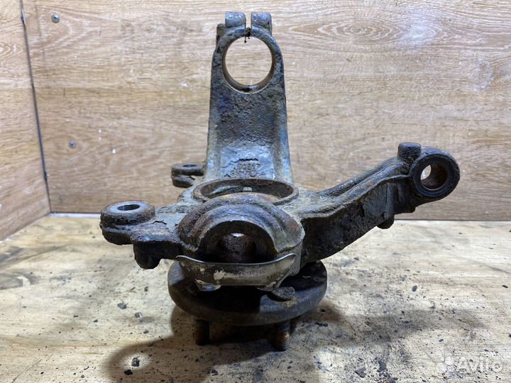 Поворотный кулак передний правый Ford Mondeo 4 102