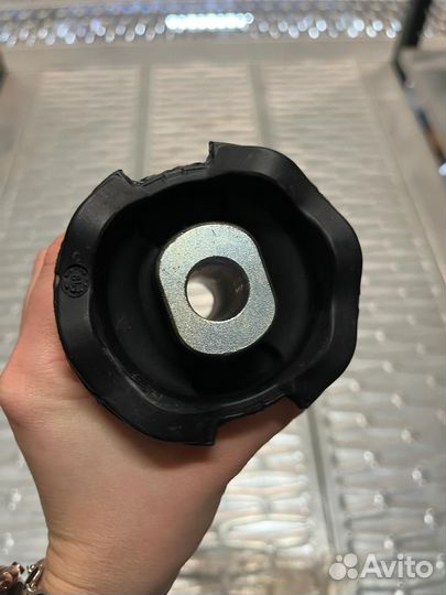 Сайлентблок переднего нижнего рычага (задний) для