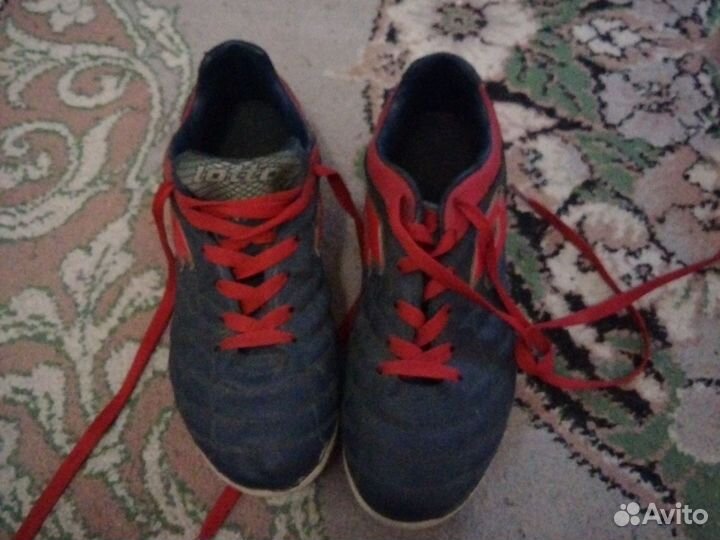 Футбольные бутсы lotto детские