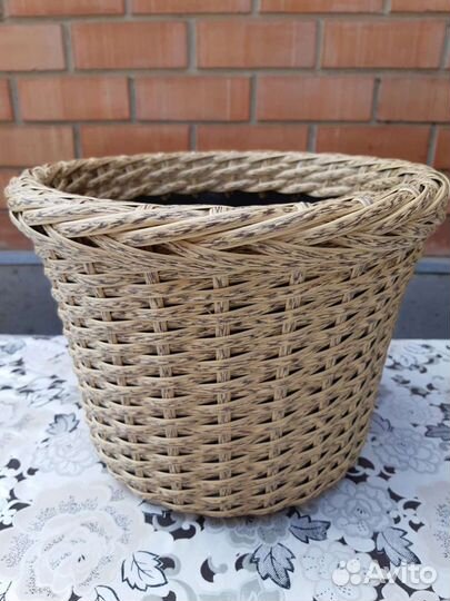 Кашпо для цветов из искусственного ротанга