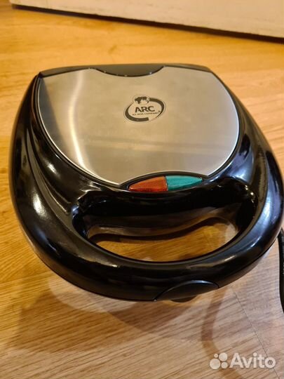 Вафельница-гриль ARC-07B