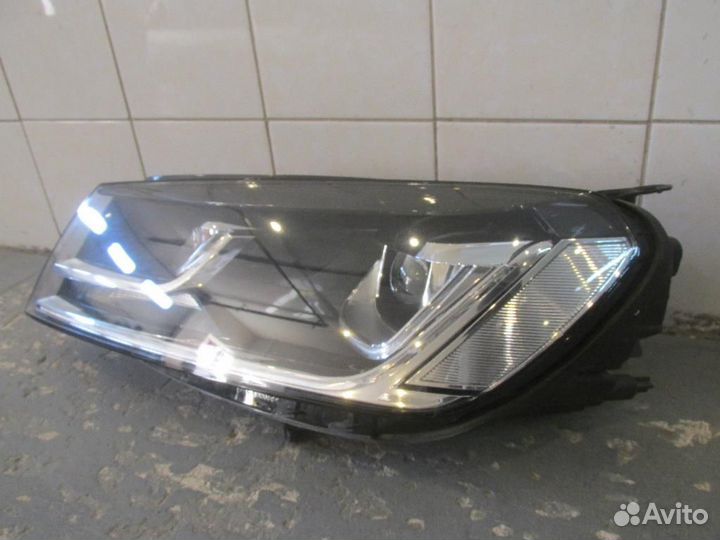 Фара левая Volkswagen Touareg