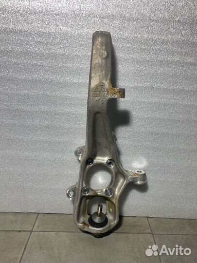 Кулак поворотный передний левый Mercedes-Benz