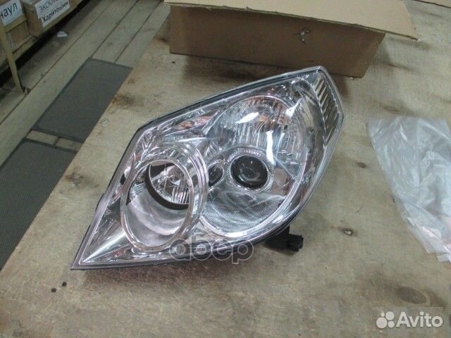 Фара передняя левая (с корректором) 1017001105