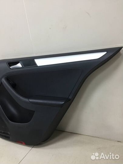 Обшивка двери задней правой Volkswagen Jetta 5K 20