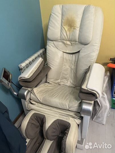 Кожанное кресло массажер