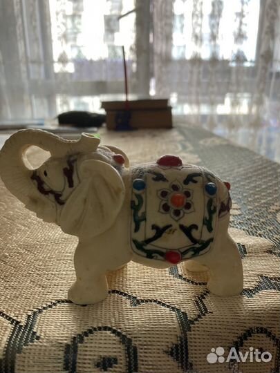 Статуэтка фарфор