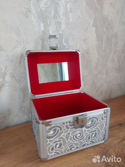 Шкатулка для украшений