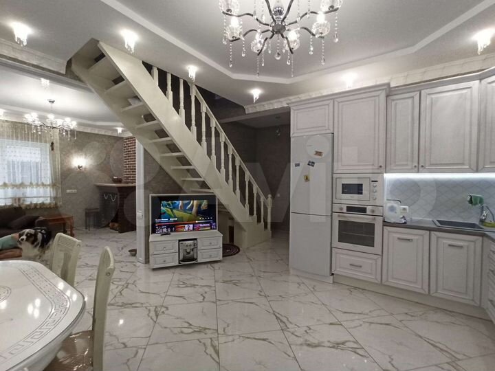 Дом 176,6 м² на участке 11 сот.