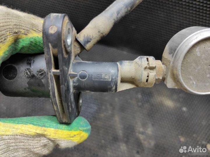 Главный цилиндр сцепления Opel Vectra B