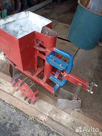 Картофелесажалка для мотоблока