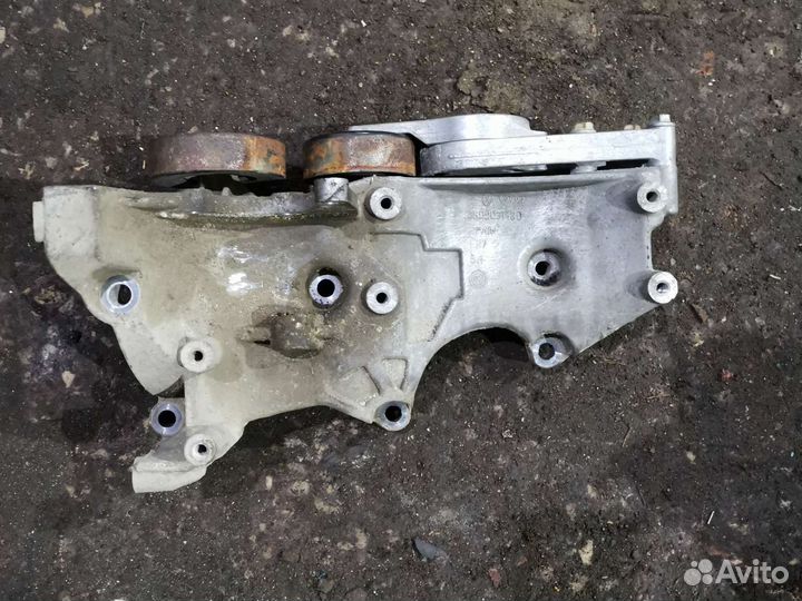 Кронштейн генератора Audi A6 C6