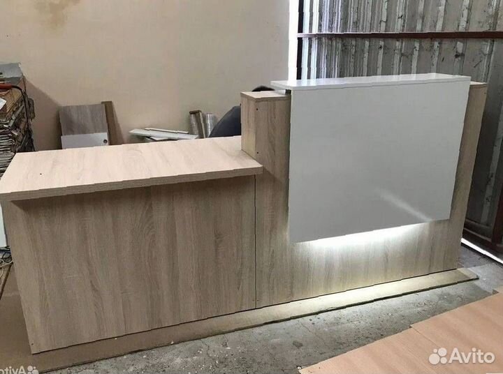 Стойка ресепшн с подсветкой на заказ