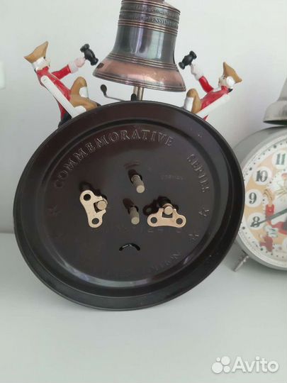 Будильник механический Янтарь СССР