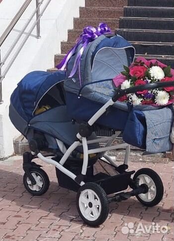 Двухместная коляска