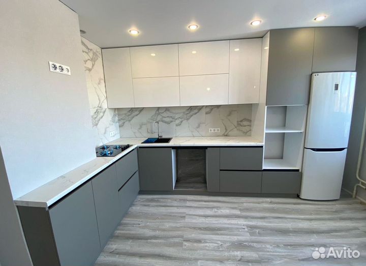 Кухня под потолок на заказ