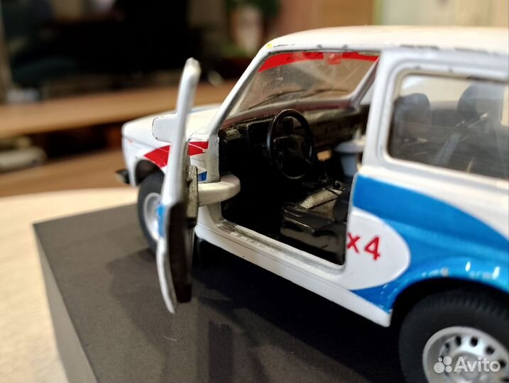 Моделька автомобиля niva Rally