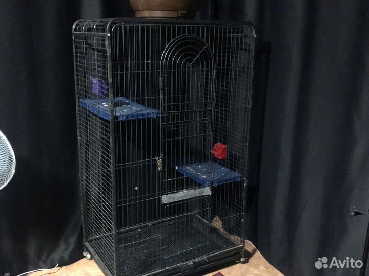 Большая клетка для птиц
