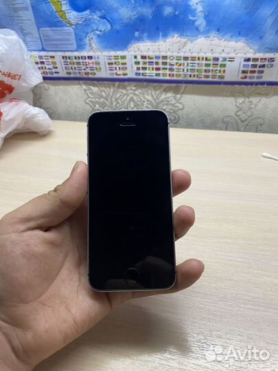iPhone SE, 32 ГБ
